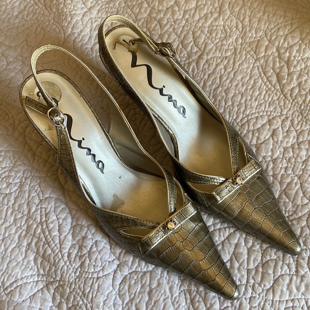Champagne/pewter pointy toe bow heels.  8.5 From Nina